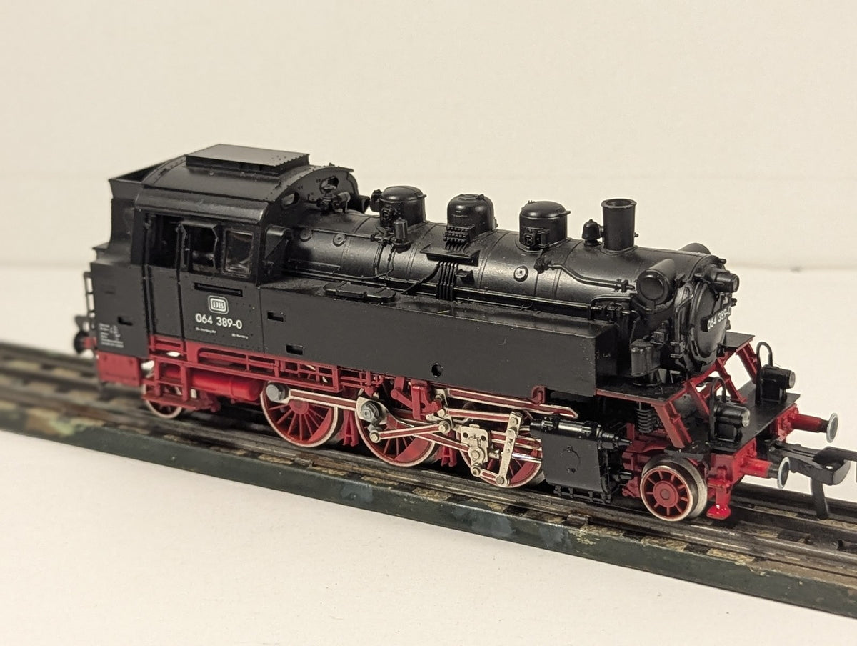 Fleischmann HO Gauge Class 064 Steam Locomotive 064 389-0 DB Black & Red