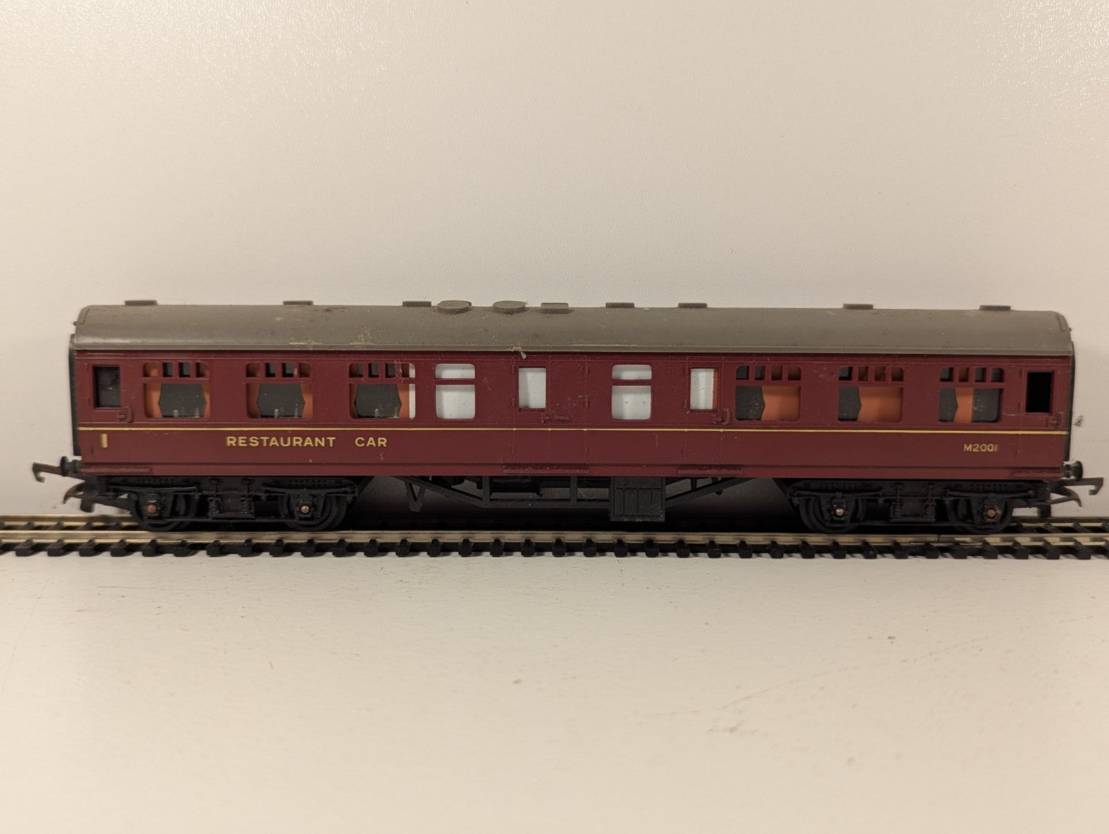 Tri-ang OO Gauge BR Maroon Mk1 Restaurant Coach