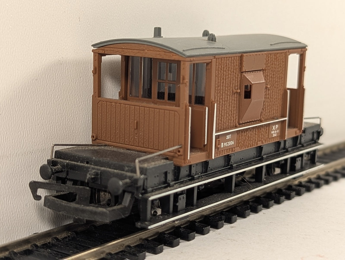 Hornby OO Gauge BR Standard 20 Ton Brake Van B952006 BR Bauxite