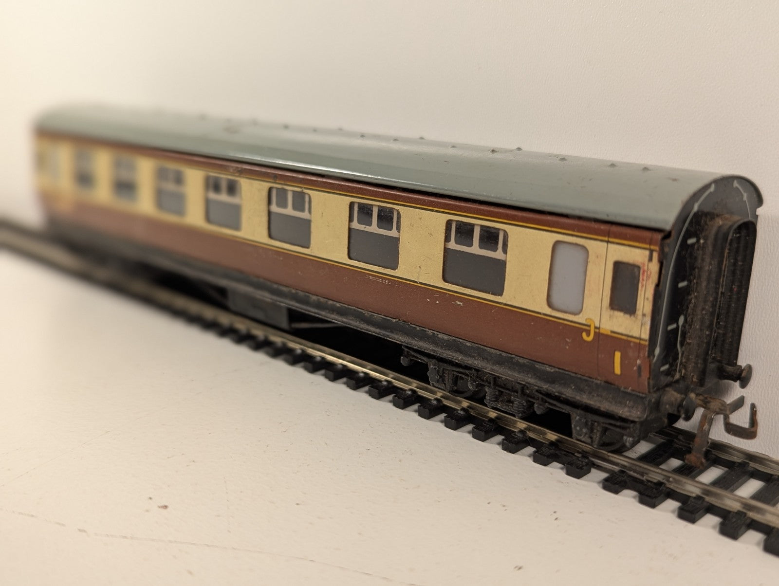 Hornby Dublo OO Gauge BR Mk1 1st Class Corridor Coach