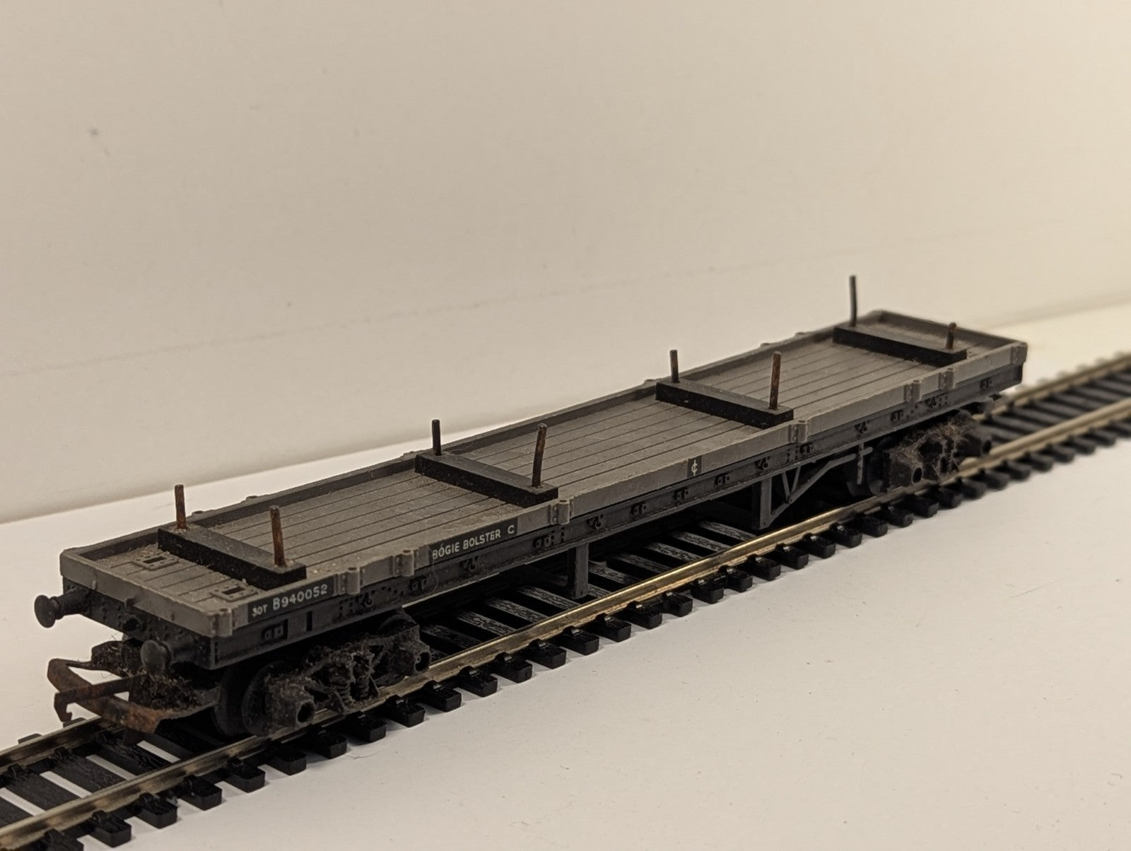 Triang BR Grey 30T Bogie Bolster C Wagon B940052