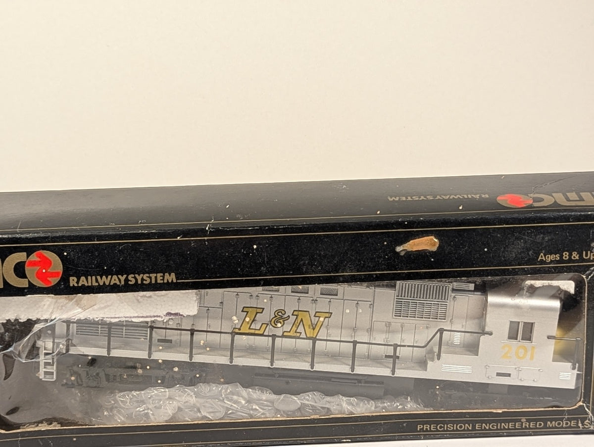 Pemco 3302-013 HO Scale Alco C430 L&M Silver – Missing Coupling