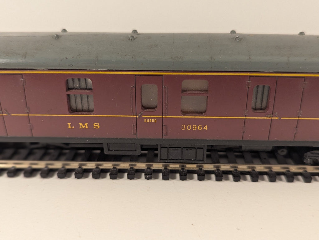 Lima OO Gauge BR Mk1 Restaurant Buffet Coach – Maroon