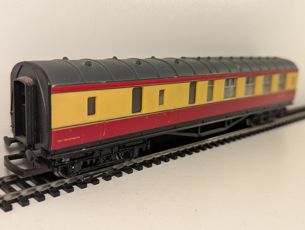 Hornby R438 OO Gauge BR Stanier Brake Coach Cream & Maroon