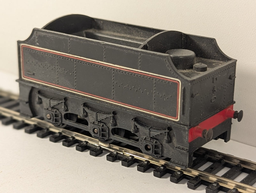 Tri-ang R33 OO Gauge BR Black Class 3F Tender – Missing Crest & Coupling
