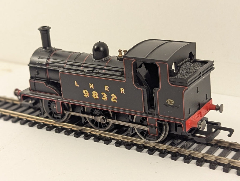 Hornby R2325 LNER Class J83 0-6-0T No.9832 OO Gauge - Boxed - Needs Attention