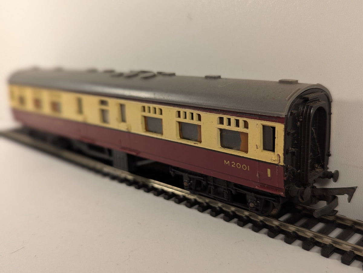 Tri-ang OO Gauge Restaurant Car Passenger Coach M2001 BR Carmine & Cream R228