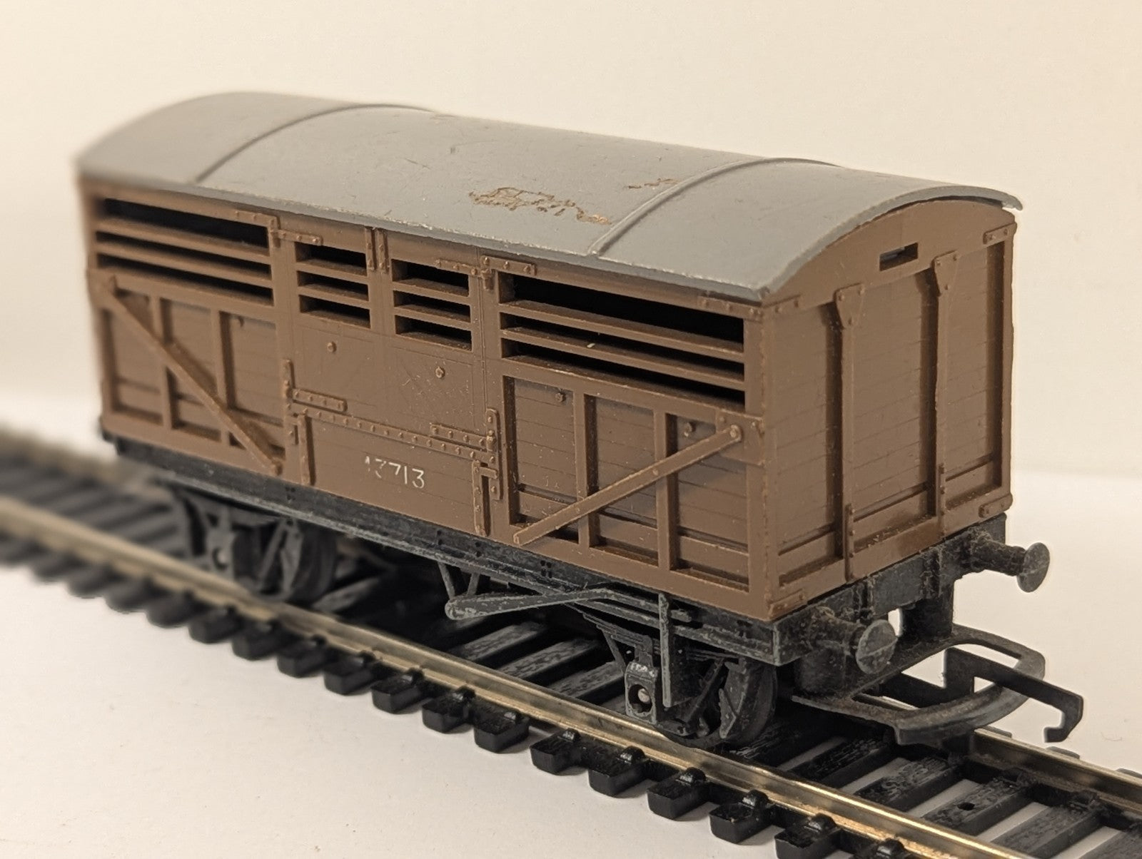 Tri-ang OO Gauge R13 Cattle Wagon Brown M3713