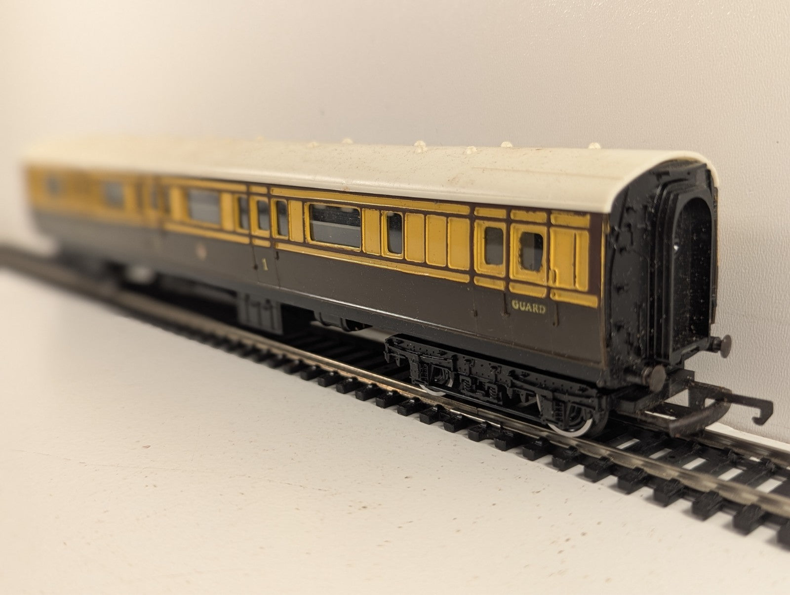 Hornby Railways R27 OO Gauge GWR First & Third Brake Coach - Boxed