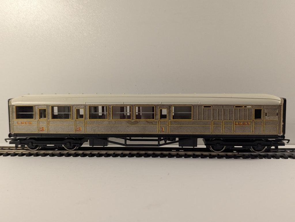 Hornby OO Gauge LNER Teak Brake Third Coach Passenger Coach 4237 R478