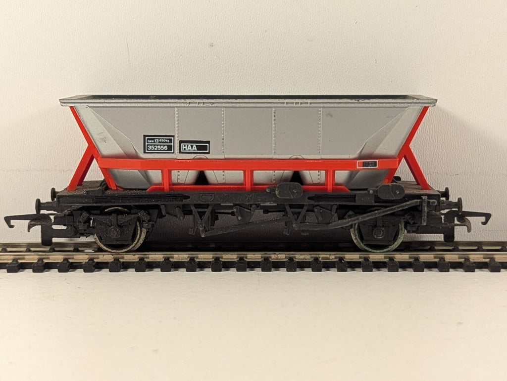 Hornby OO Gauge HAA BR Coal Hopper Wagon Goods Wagon 352556 BR Silver