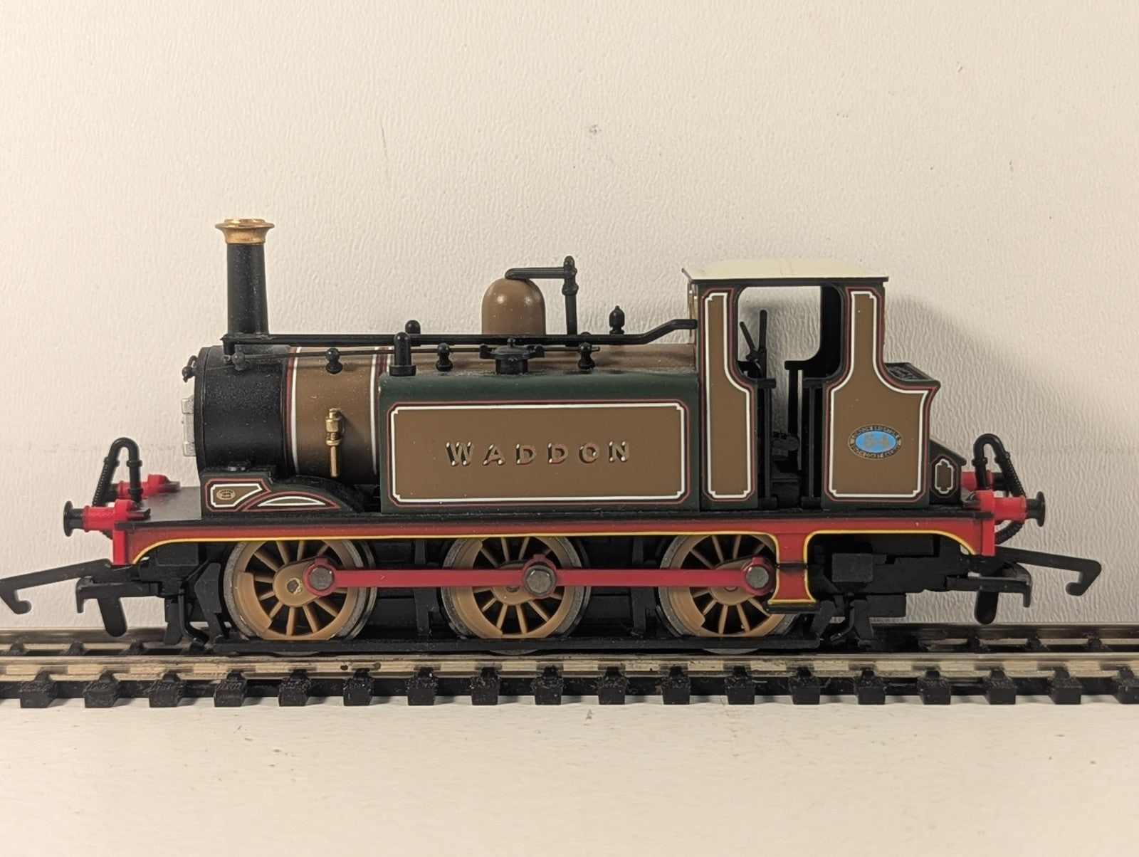 Hornby OO Gauge LBSC 0-6-0 Terrier Locomotive 'Waddon' Steam Locomotive