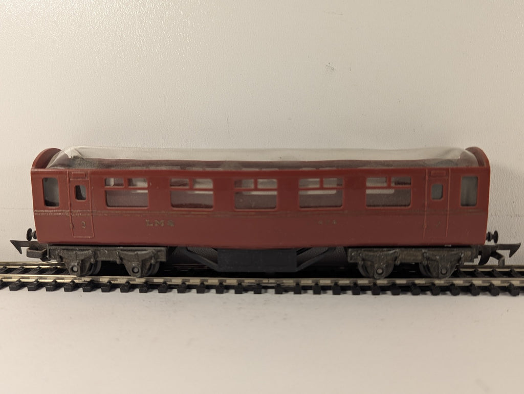 Tri-ang OO Gauge LMS Short Bogie 3rd Class Coach Passenger Coach 27424