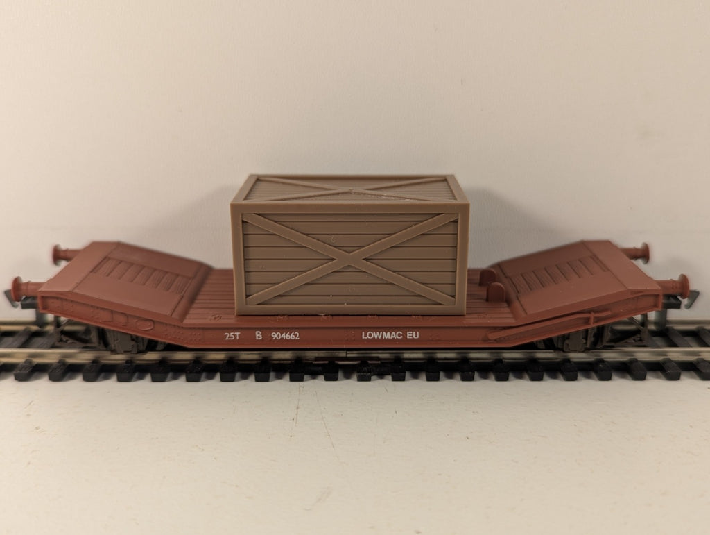 Airfix 54330 OO Gauge 25 Ton Lowmac Machine Wagon with Crate Load