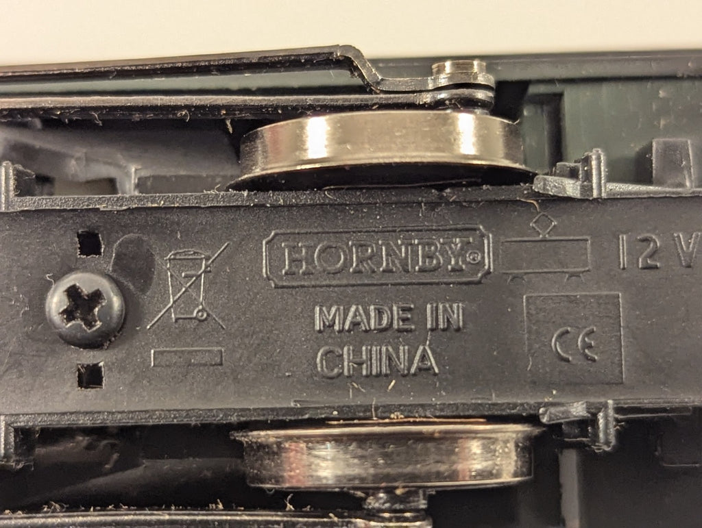 Hornby OO Gauge GWR Holden Class 101 0-4-0T Locomotive 105 GWR Green