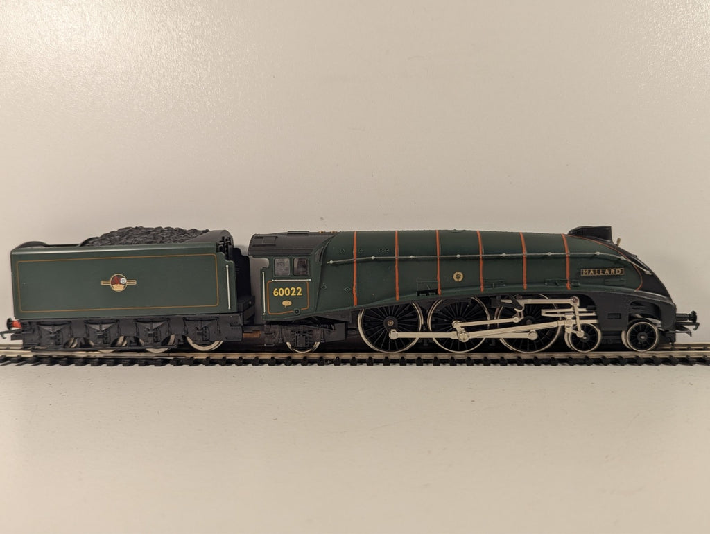 Hornby LNER Class A4 "Mallard" Steam Locomotive OO Gauge - Boxed
