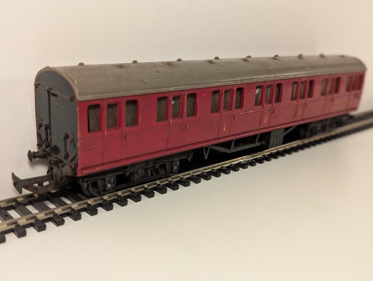 Tri-ang OO/HO Scale M41006 BR Suburban Composite Coach – BR Maroon
