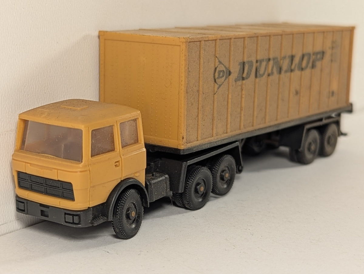 Lima HO Scale Fiat Articulated Lorry with Dunlop Container Model Truck