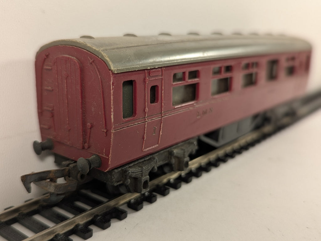 Tri-ang OO Gauge LMS Composite Coach Passenger Coach 7573 LMS Maroon R.21