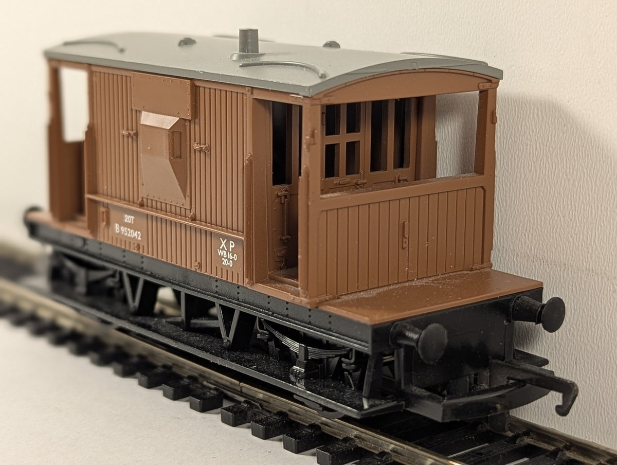Hornby OO Gauge BR 20 Ton Goods Brake Van B952042 BR Bauxite