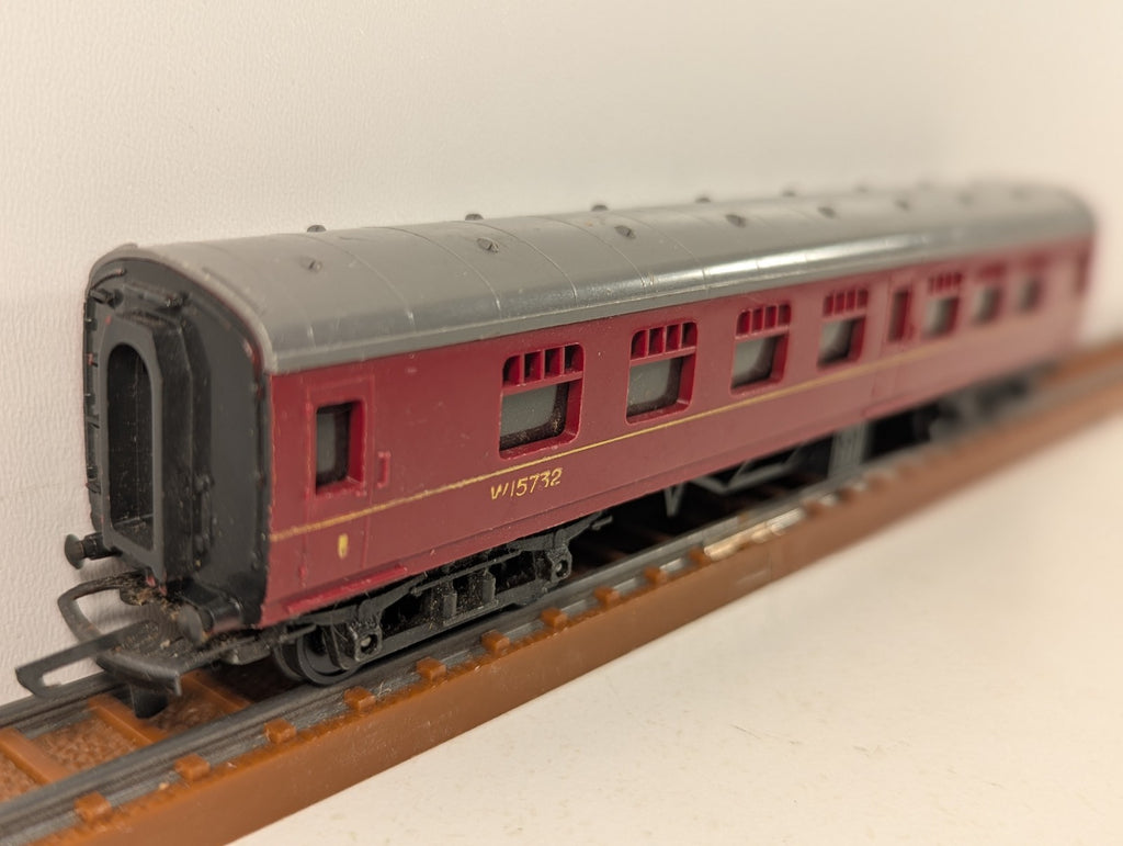 Tri-ang T82 TT Gauge BR Mk1 Composite Coach