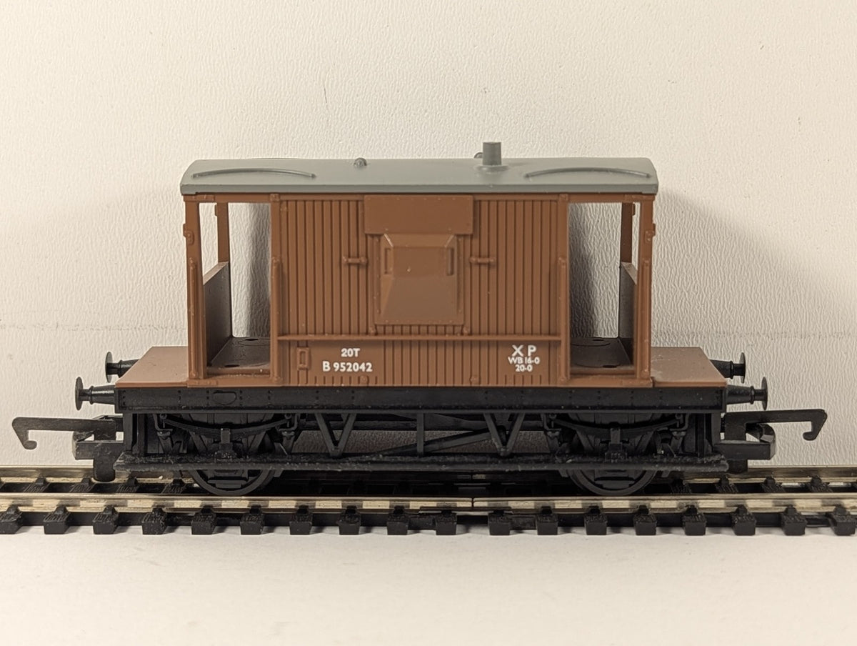 Hornby OO Gauge BR 20 Ton Goods Brake Van B952042 BR Bauxite
