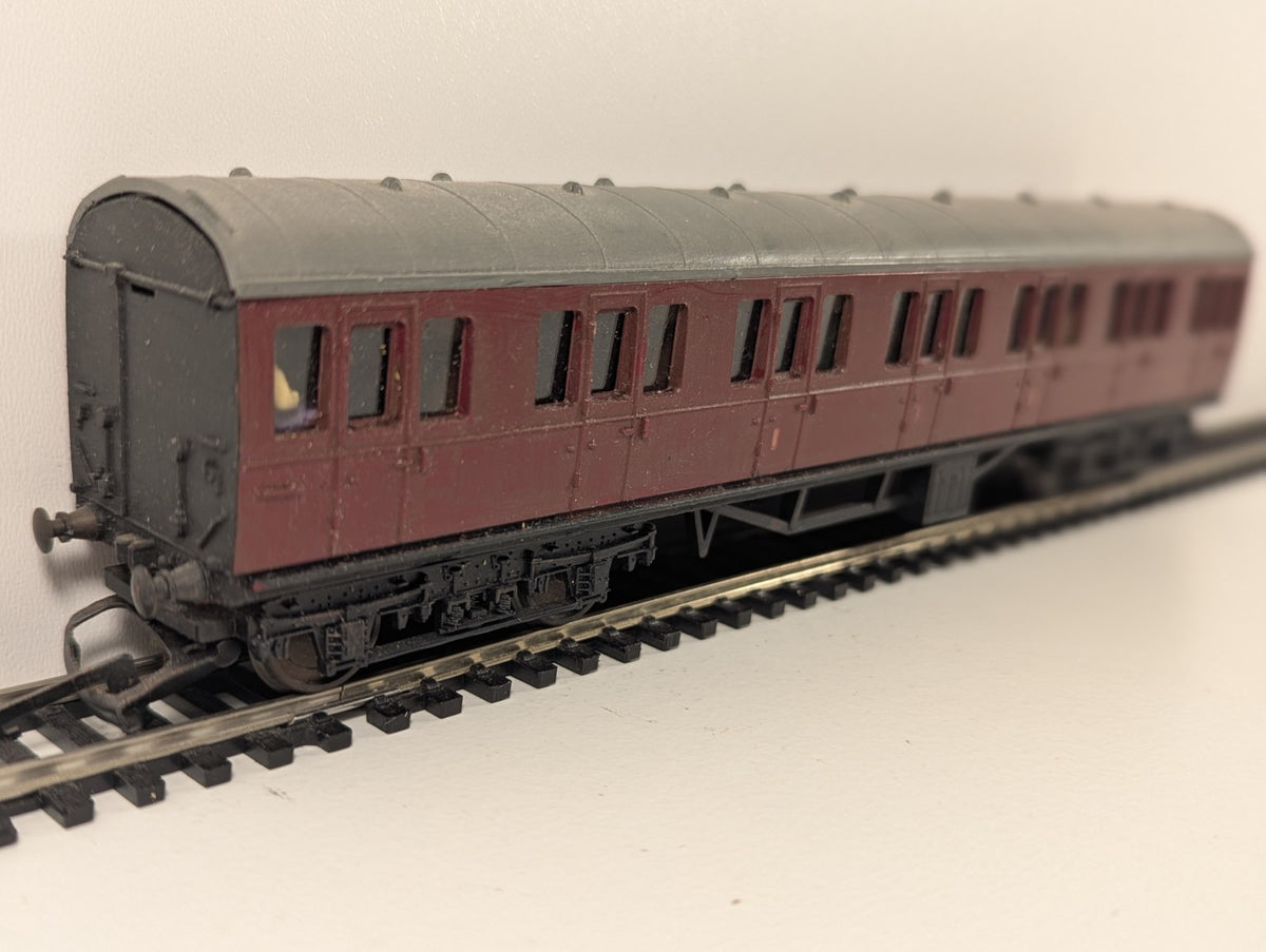 Tri-ang R120 Maroon Suburban Brake Coach M43171 – OO Gauge