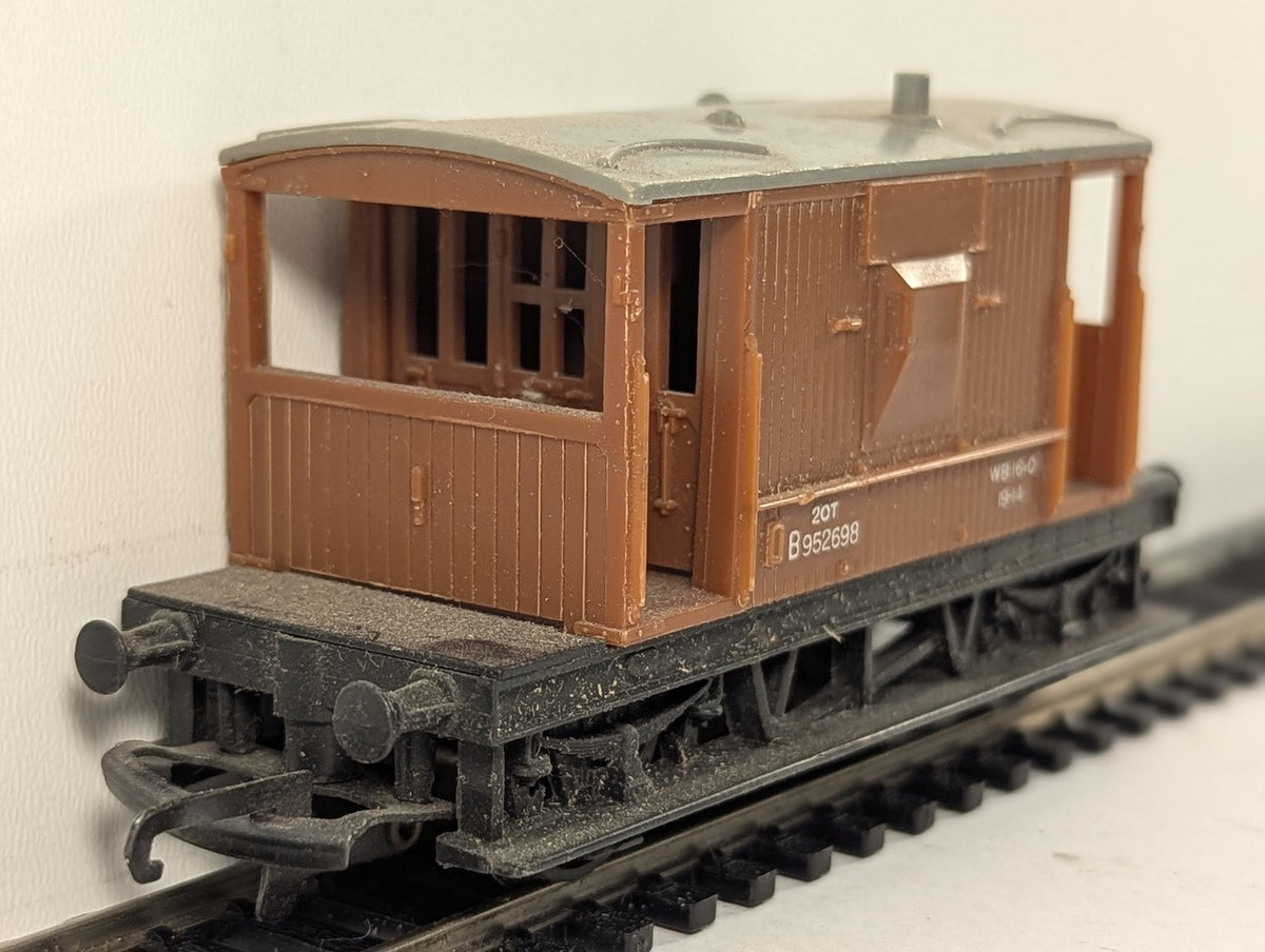 Tri-ang OO Gauge BR 20 Ton Brake Van B952698 BR Bauxite R16