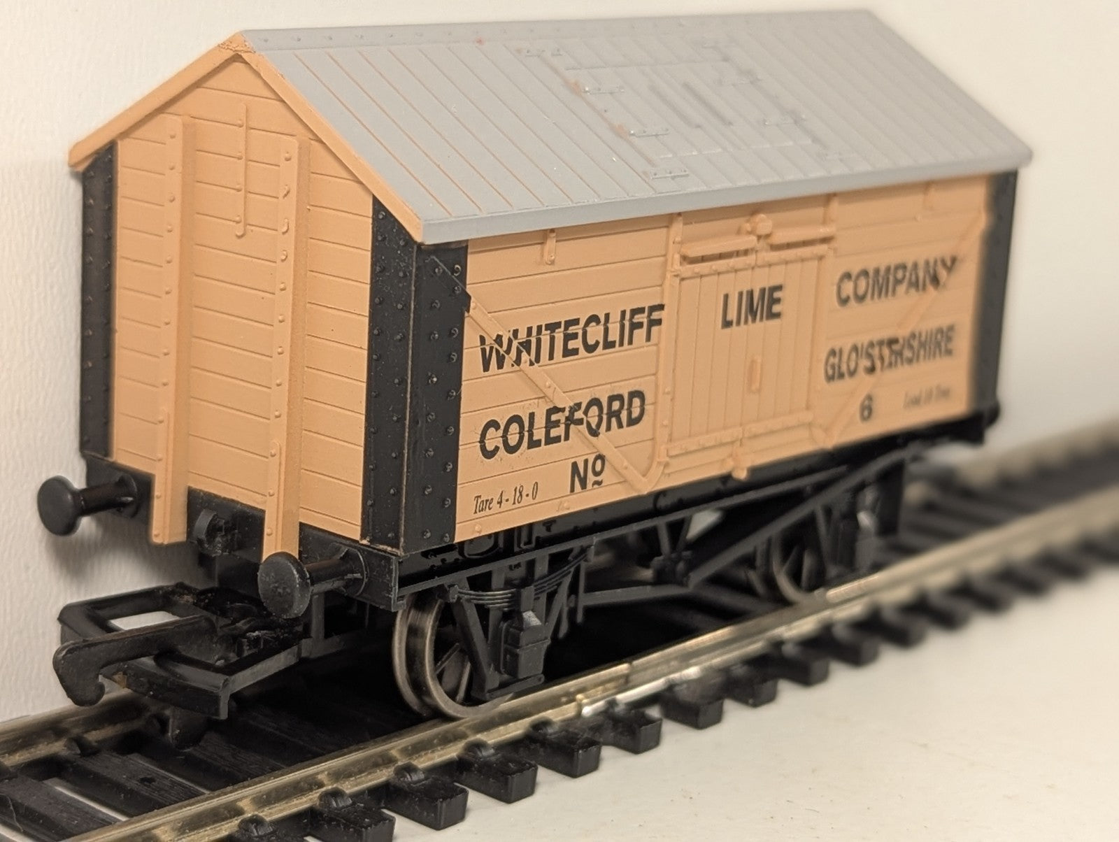 Dapol B729 OO Gauge Whitecliff Lime Company Closed Lime Wagon - Boxed