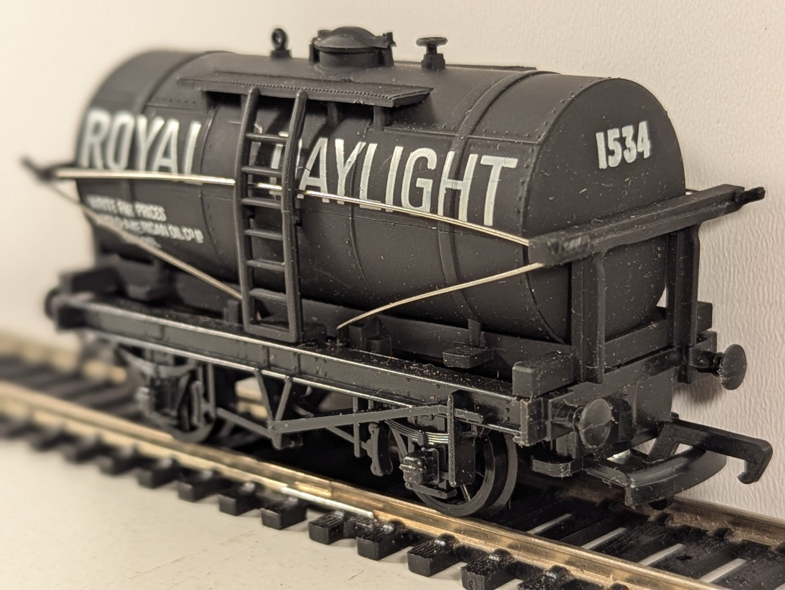 Mainline Railways 37-134 OO Gauge Royal Daylight Tank Wagon - Boxed