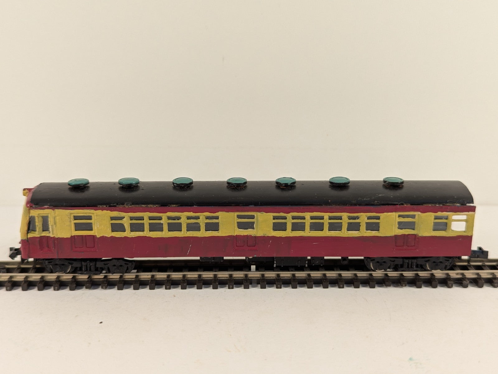 Repainted N Gauge Japanese Dummy Unit Missing Wheels