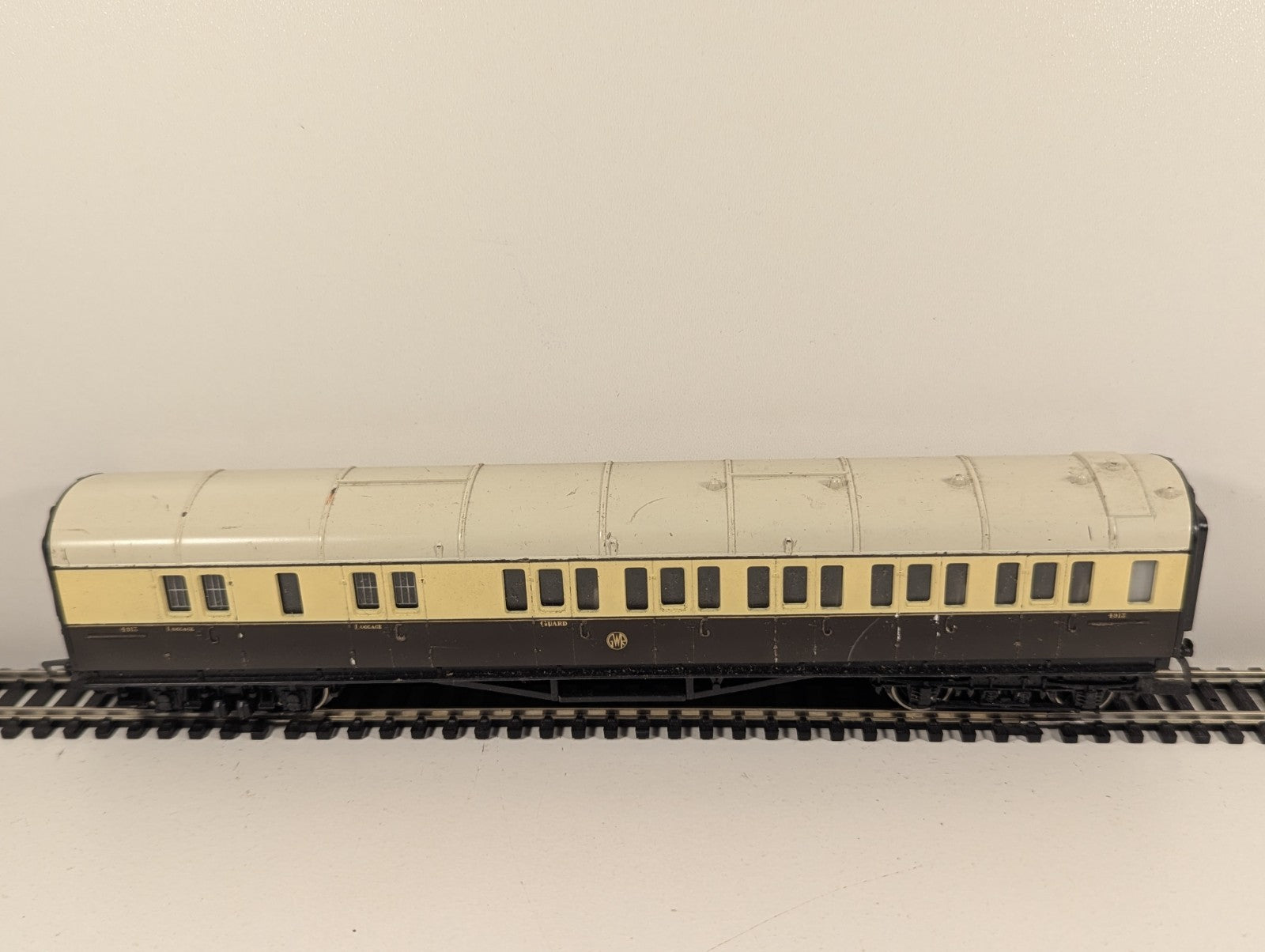Hornby R457 OO Gauge GWR Collett Corridor Brake Third No. 4913
