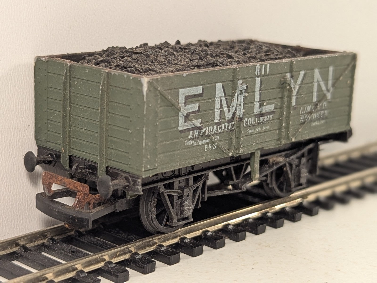 Dapol OO Gauge 7 Plank Open Wagon 811 Emlyn Anthracite Colliery Green