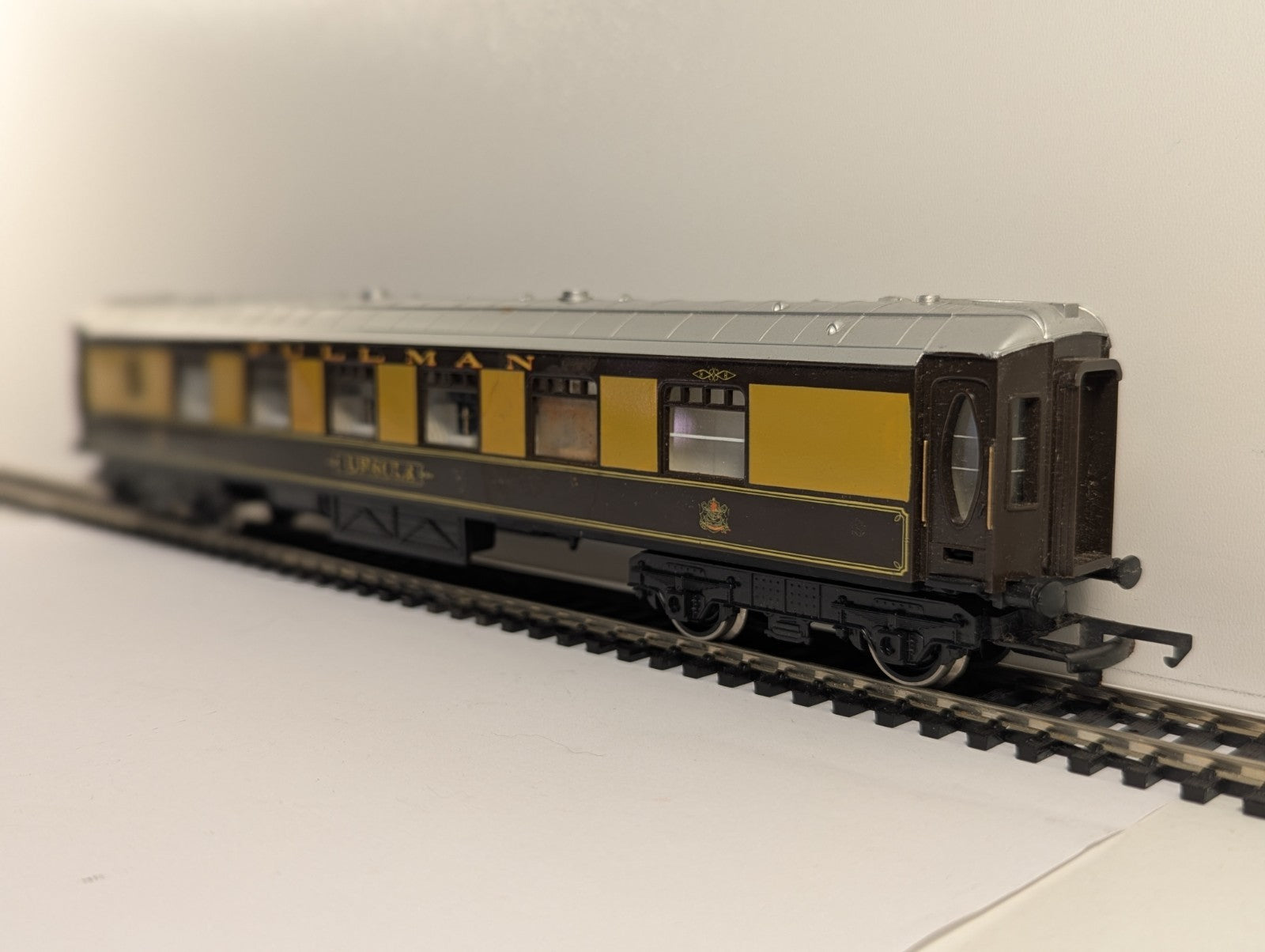 Hornby OO Gauge Pullman Parlour Coach "Ursula"