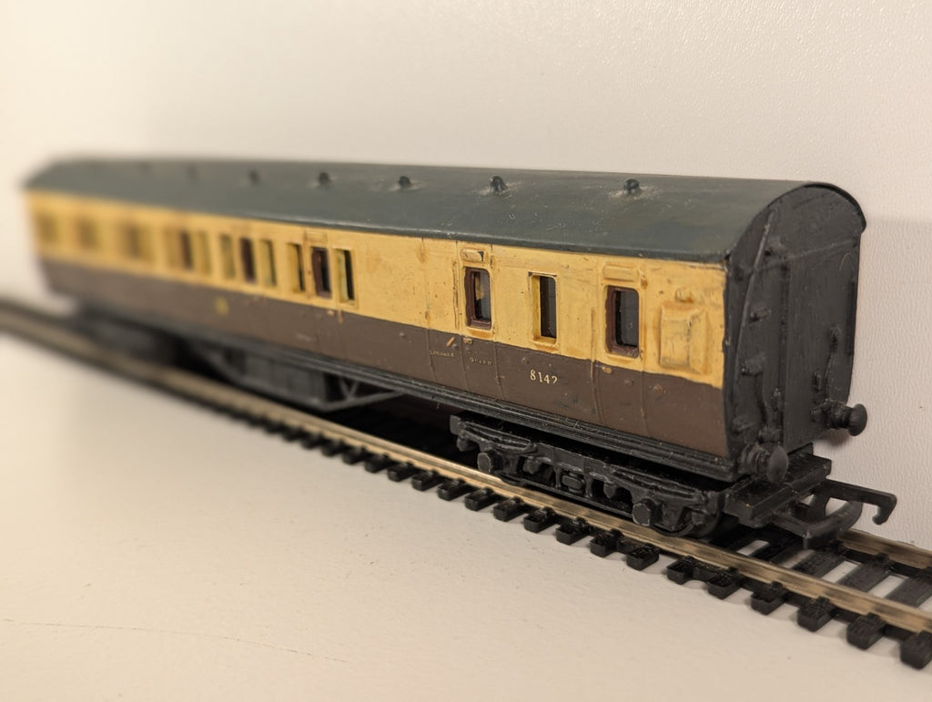 Kitbuilt Suburban Brake Coach – Chocolate & Cream Livery