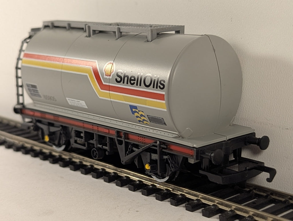 Hornby OO Gauge TTA Shell Oils Tank Wagon Goods Wagon 65905 Shell Oils Grey R236