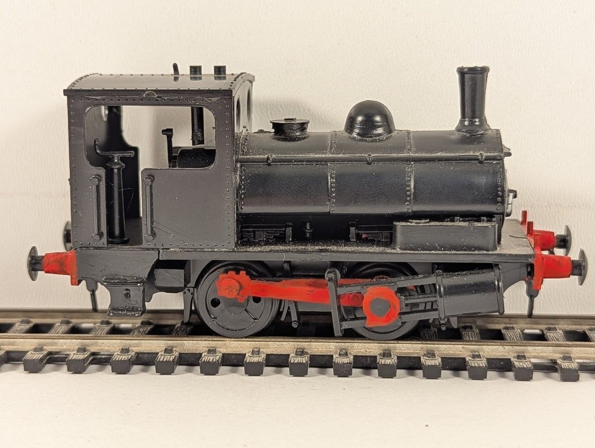 Airfix OO Gauge 0-4-0 Saddle Tank Locomotive Kit Black with Red Bufferbeams