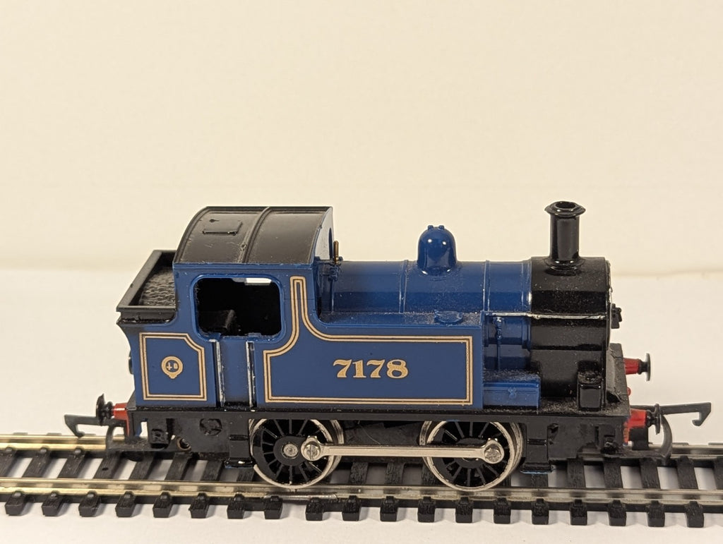 Hornby R255 OO Gauge Industrial Tank Locomotive No. 7178 0-4-0