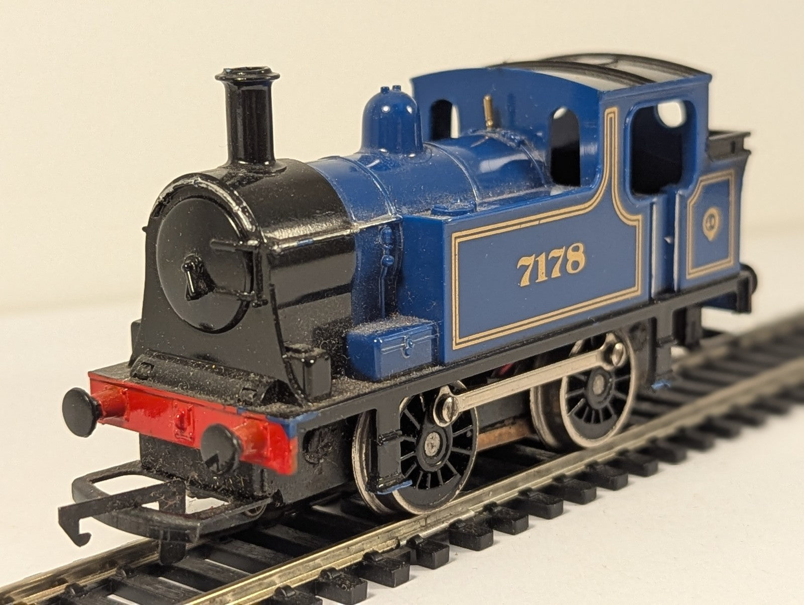 Hornby R255 OO Gauge Industrial Tank Locomotive No. 7178 0-4-0