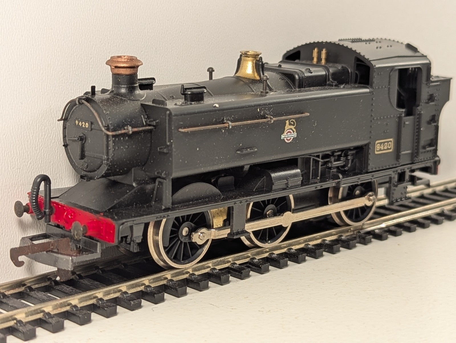 Lima OO Gauge Class 94XX 0-6-0T 9420 Steam Locomotive