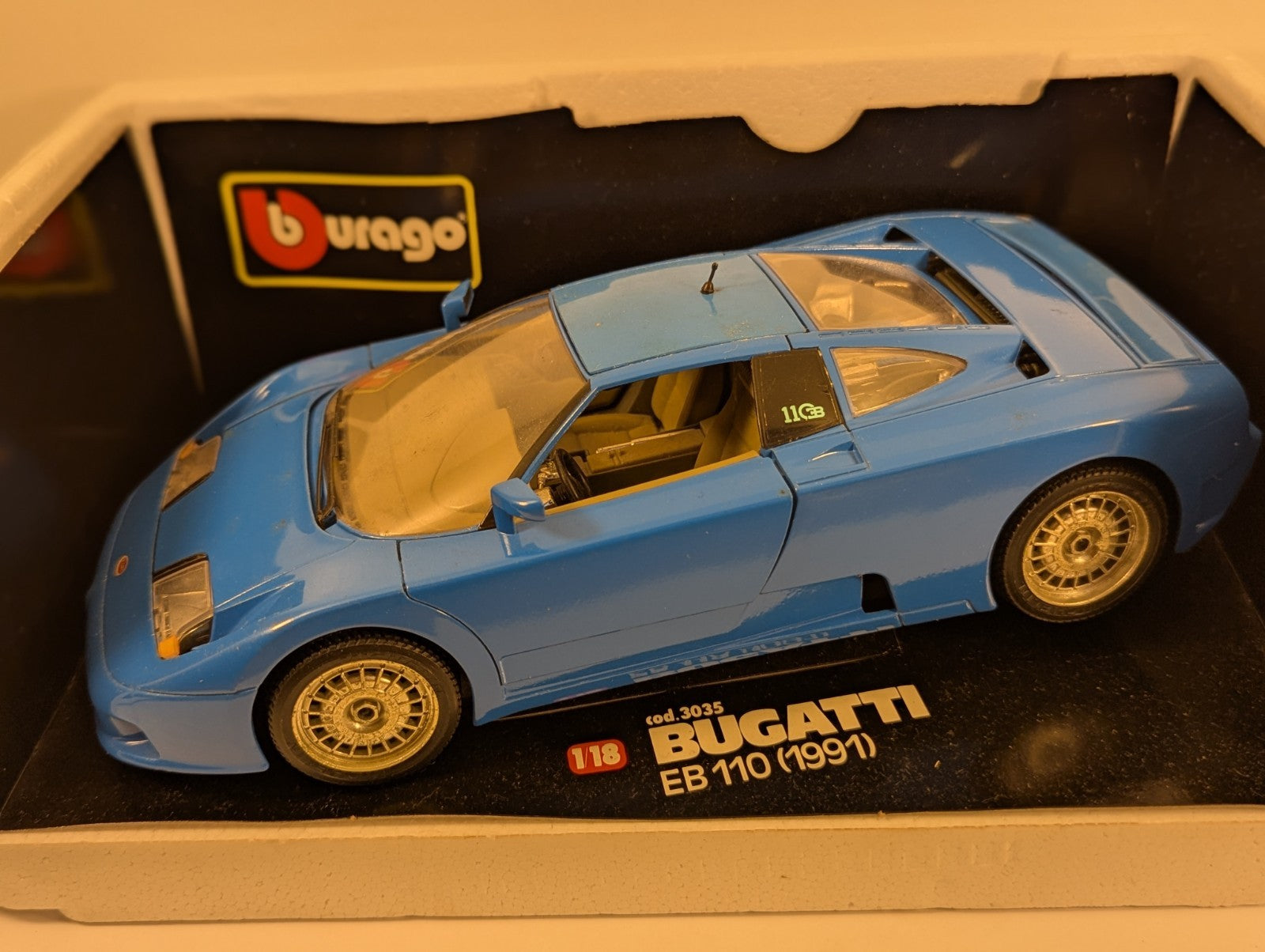 Bburago 1:18 Bugatti EB 110 (1991) Die-cast Model Car Blue 3035