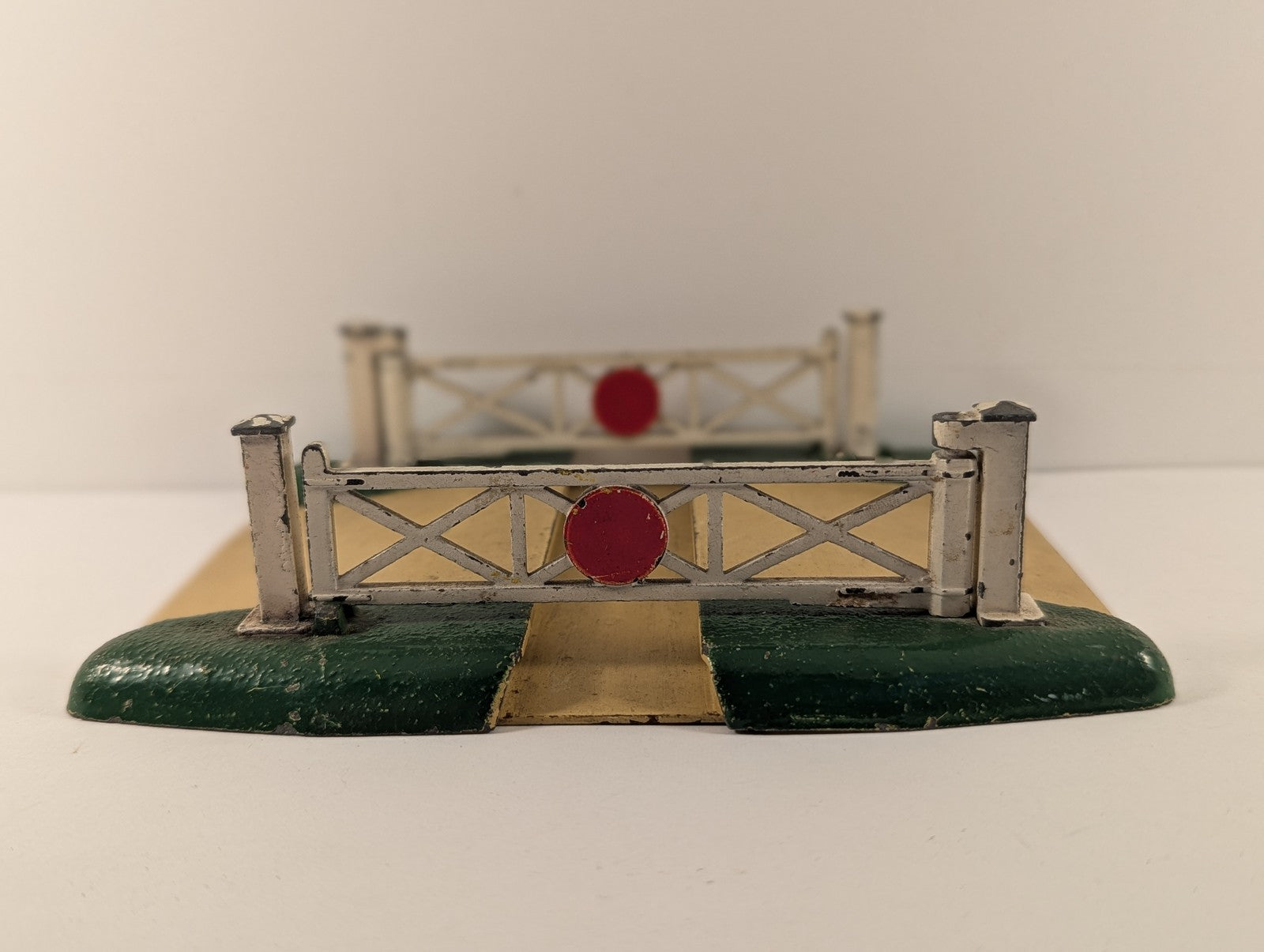 Hornby Dublo OO Gauge D1 Level Crossing