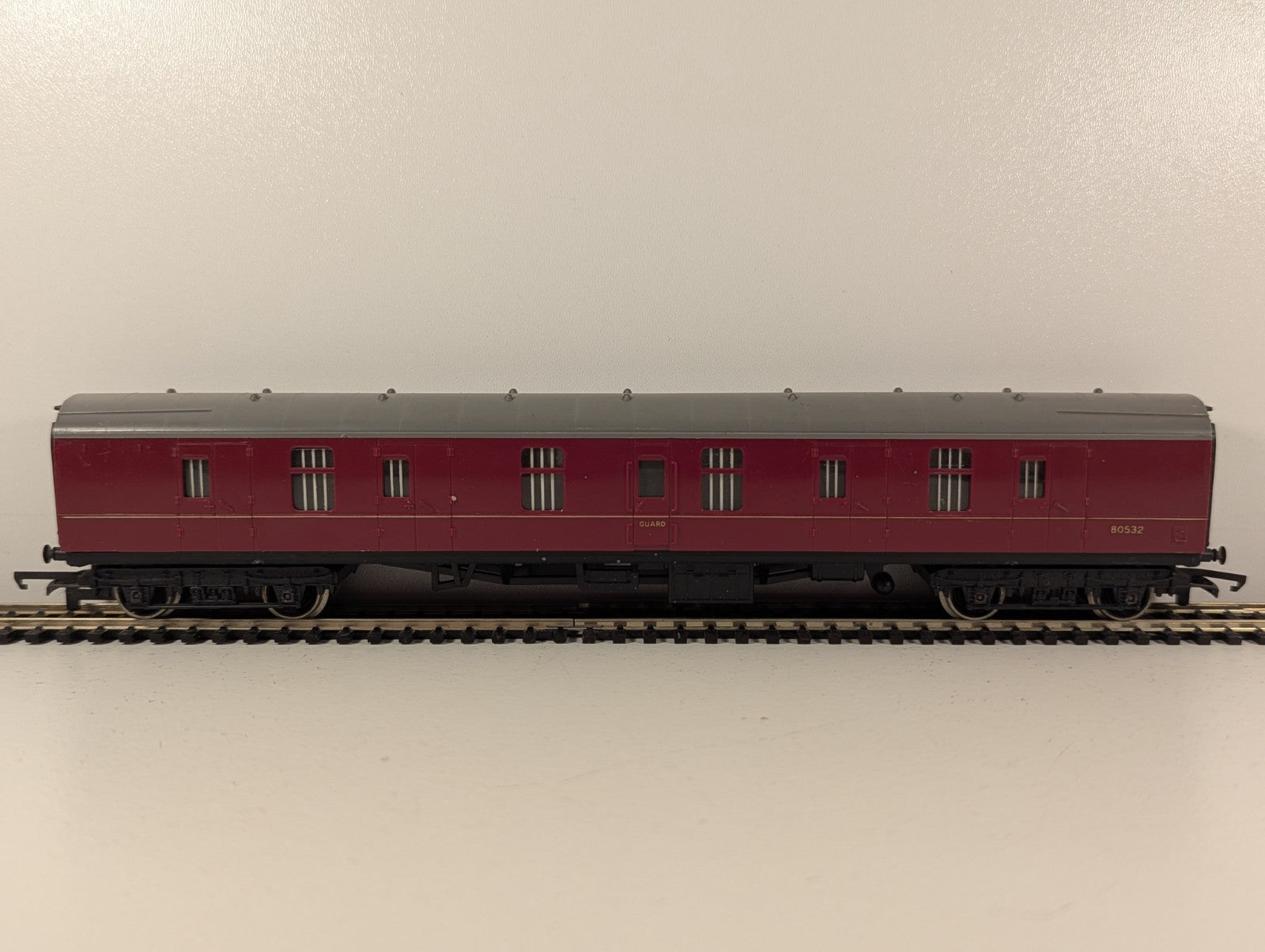 Hornby R4619 BR Mk1 Full Brake Coach BR Maroon