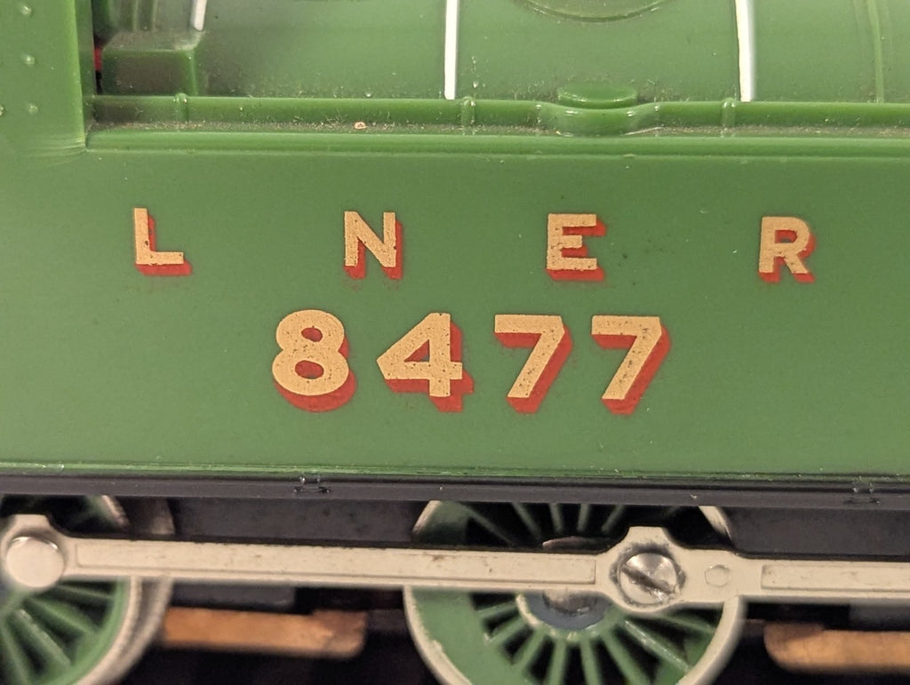 Hornby OO Gauge LNER Class J83 0-6-0T Locomotive 8477 LNER Green