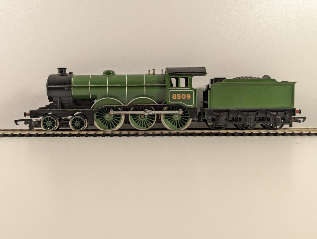 Hornby R866 OO Gauge LNER Class B12 4-6-0 Steam Locomotive - Repainted Tender