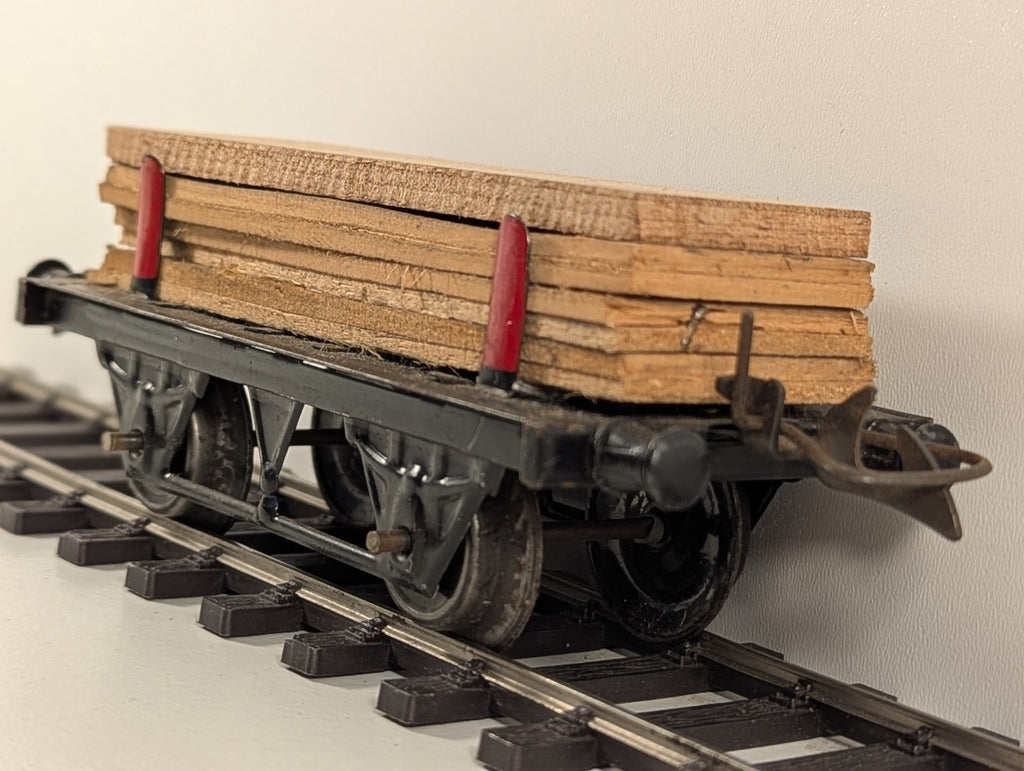 Hornby R175 O Gauge No.1 Timber Wagon with load