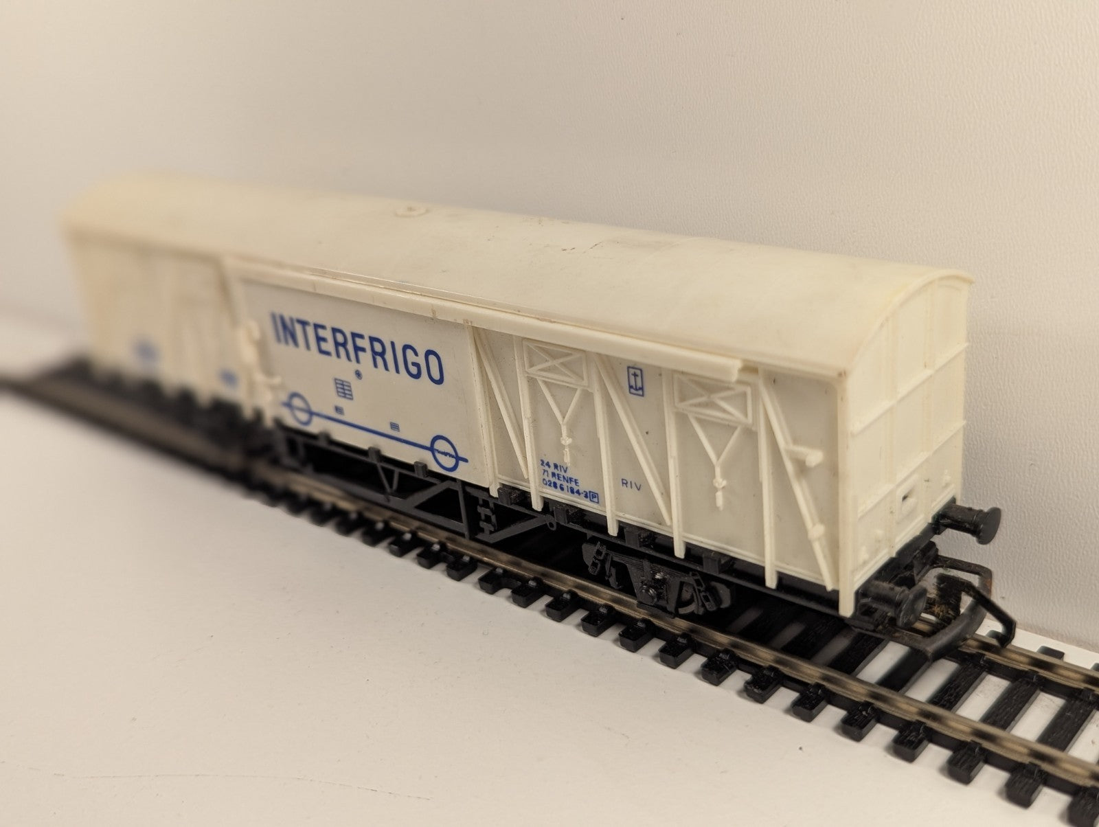 Hornby R742 OO Gauge Ferry Van – Interfrigo