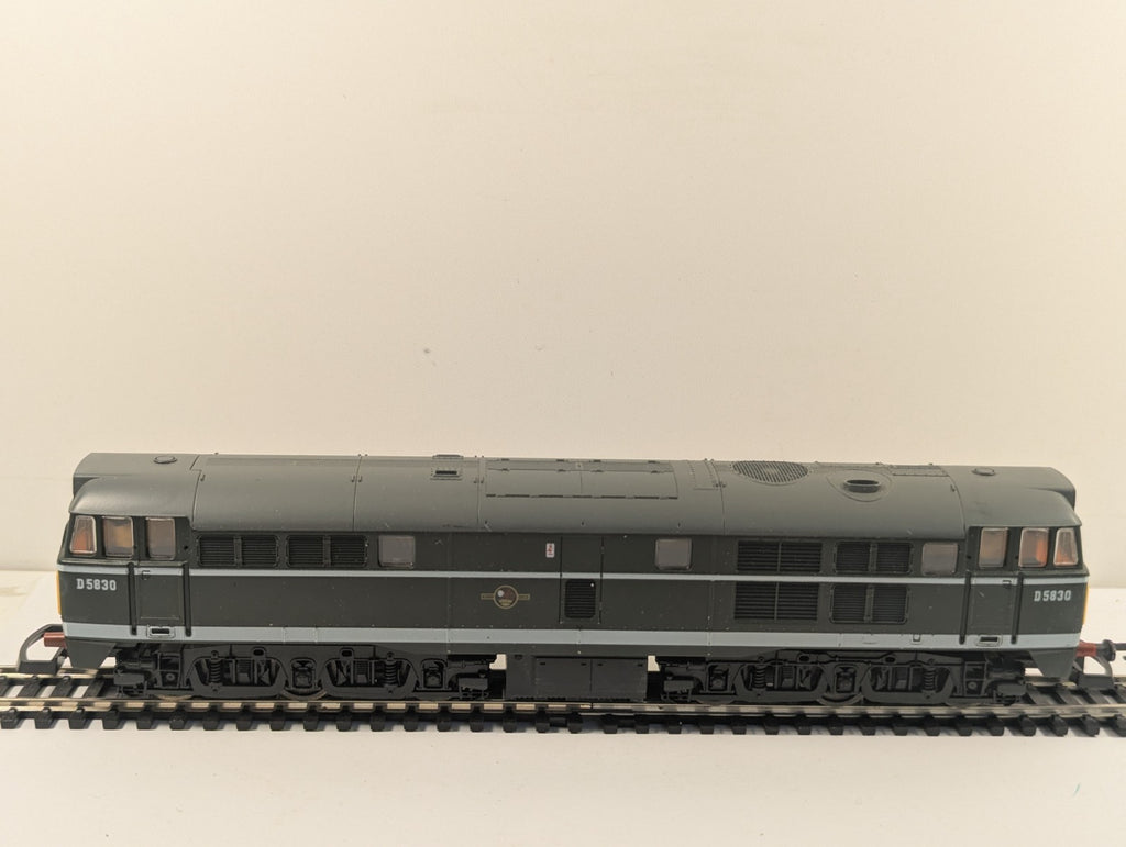 Lima OO Gauge BR Class 31 Diesel Locomotive D5830 in BR Green
