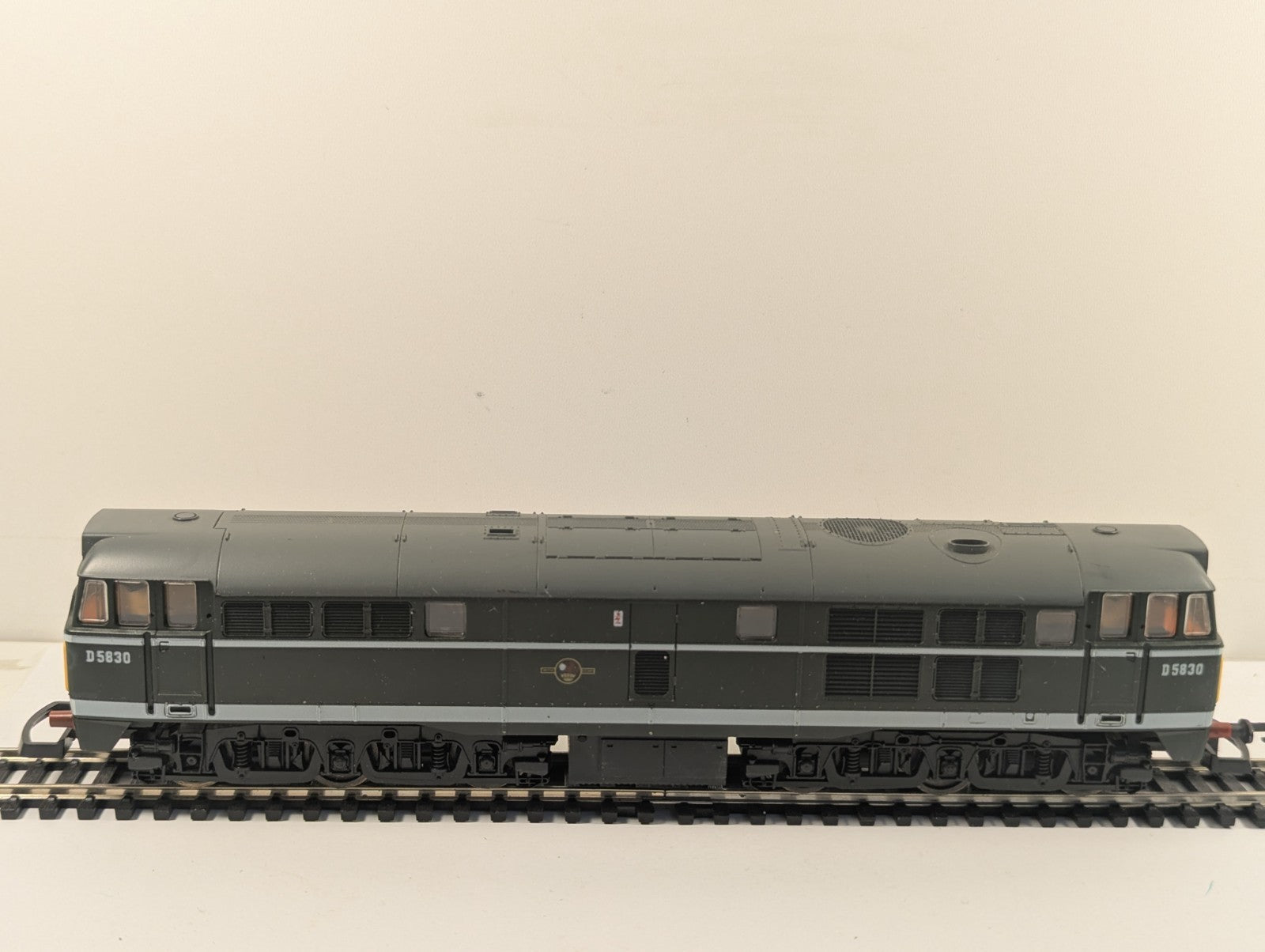 Lima OO Gauge BR Class 31 Diesel Locomotive D5830 in BR Green