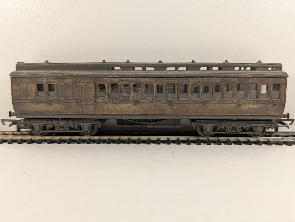 Tri-ang OO Gauge Clerestory Brake Third Coach Passenger Coach 62420 LNER Teak